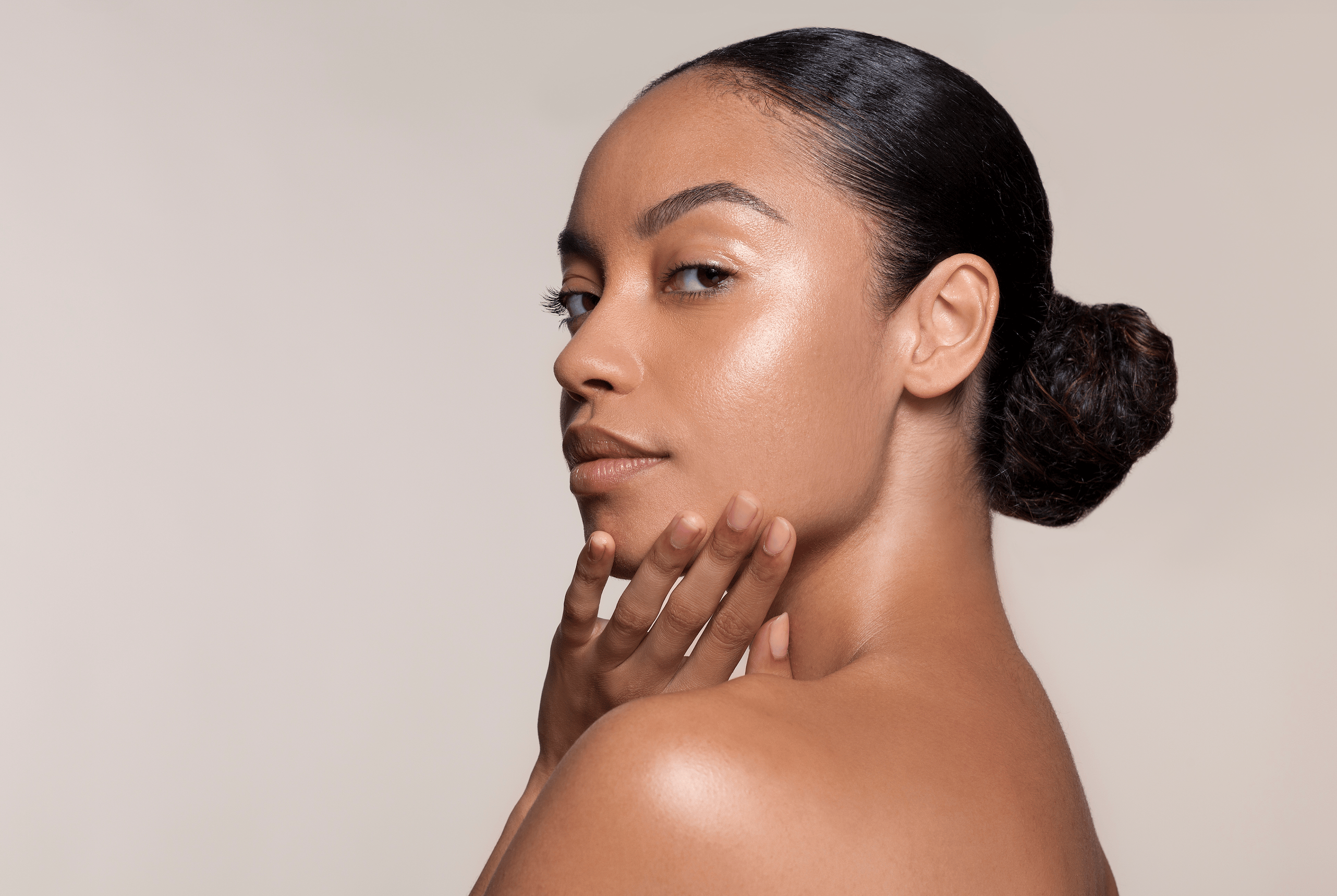 Black woman with healthy hair and glowing skin after recovering from Mounjaro-related hair shedding